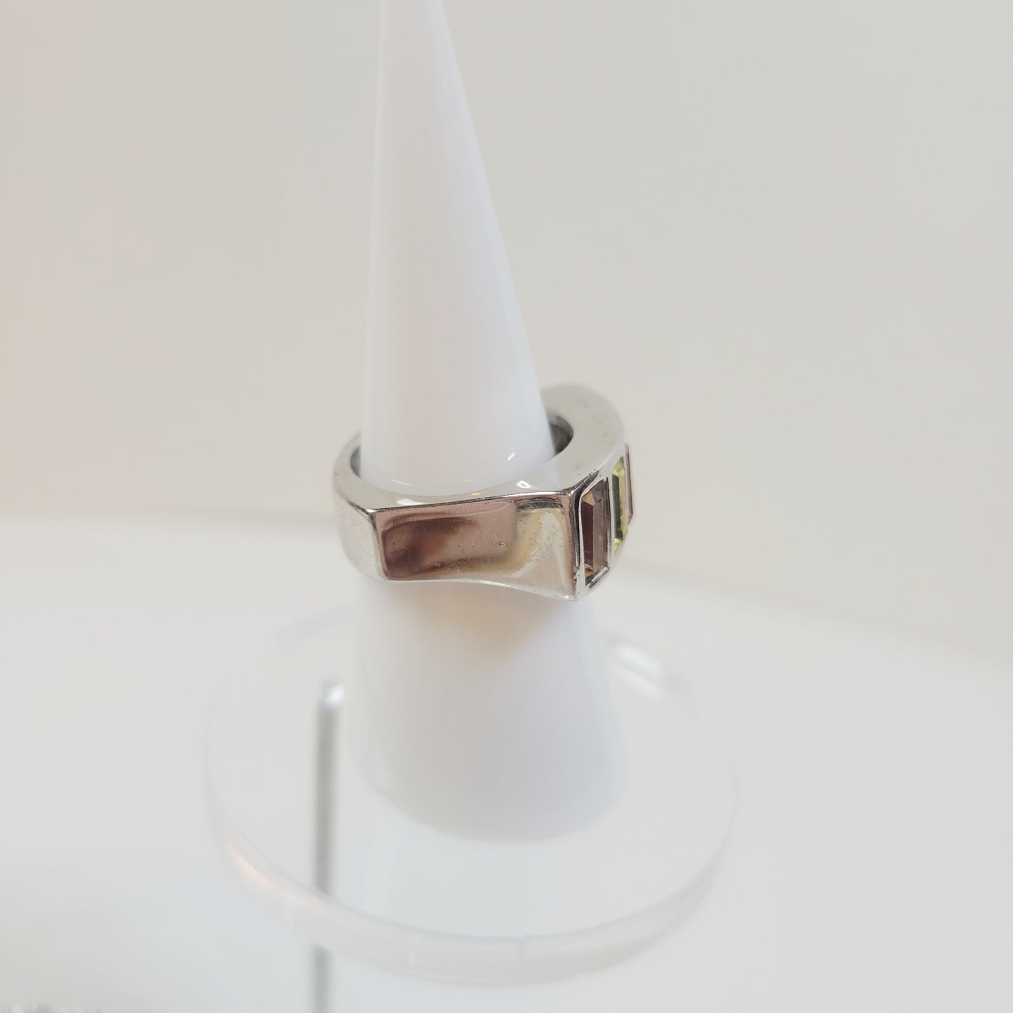 Yellow & Brown Rhinestone Ring. Silver-toned setting.