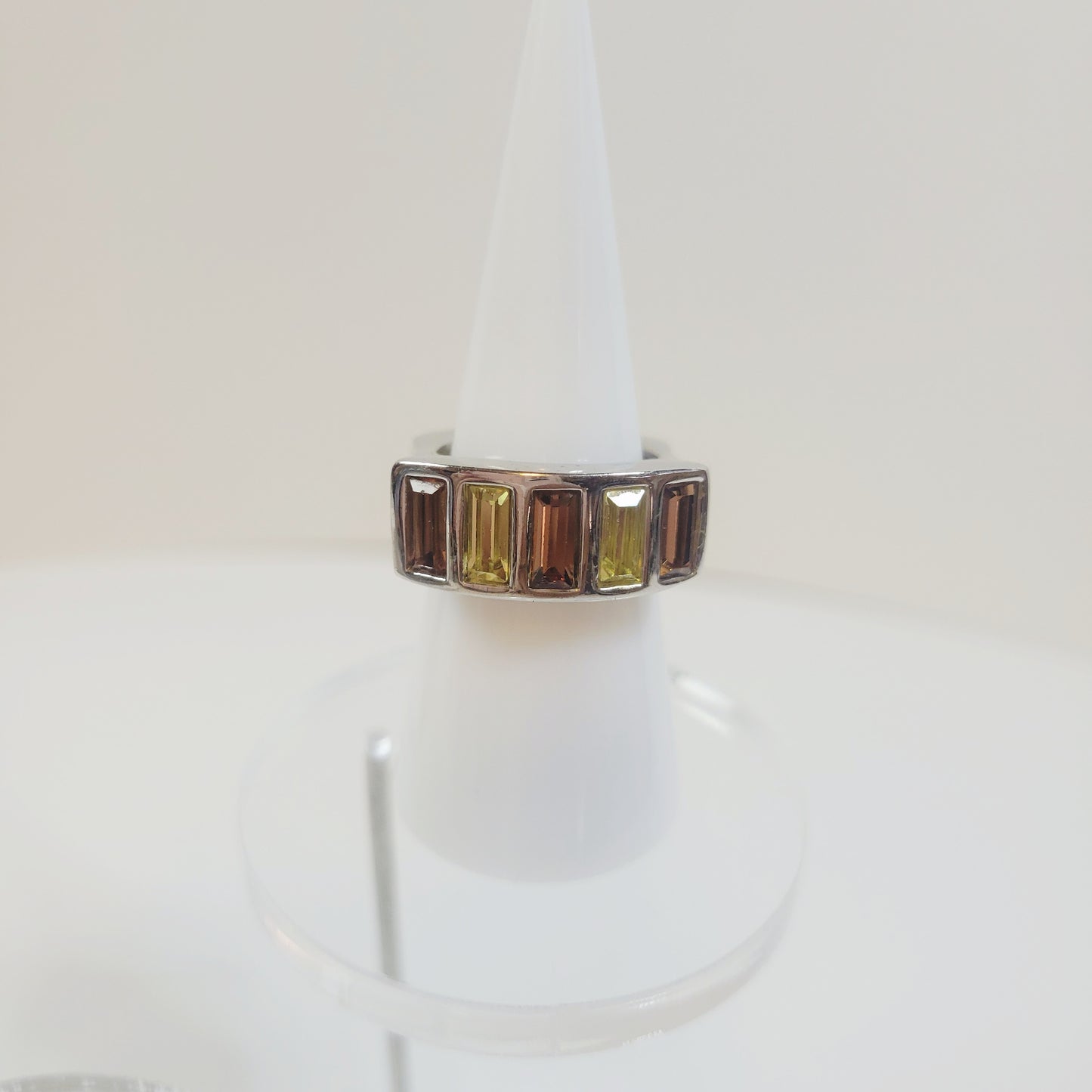 Yellow & Brown Rhinestone Ring. Silver-toned setting.