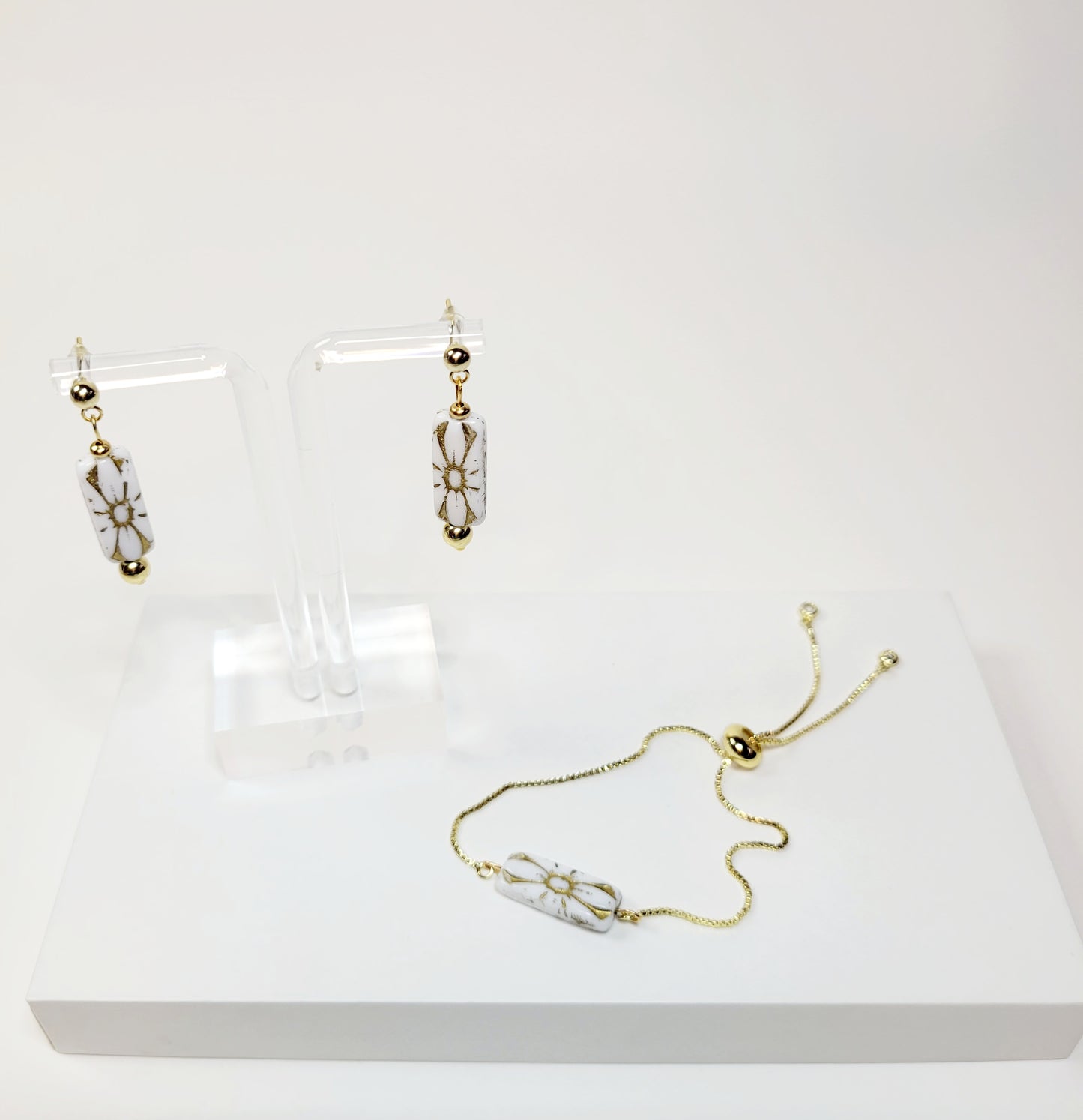 White and Gold Flower Czech Crystal Jewelry Set. Handmade.