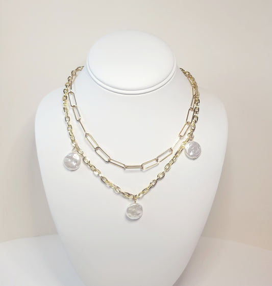Geometric Layered Faux Pearl Necklace. Gold toned.