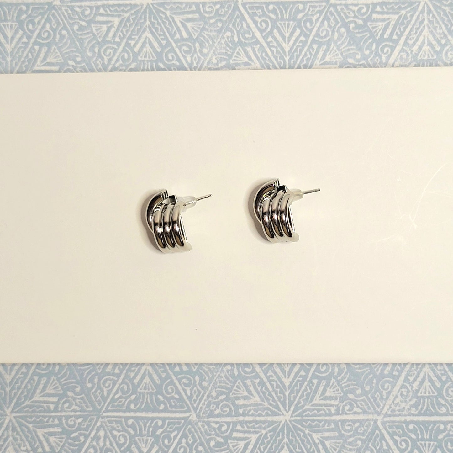 Knot Earrings. Silver or Gold.